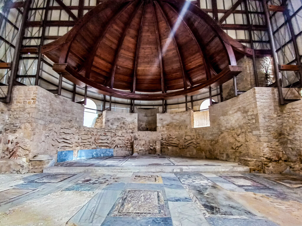 tra passato e presente nel cuore della sicilia mosaici della villa del casale di piazza armerina